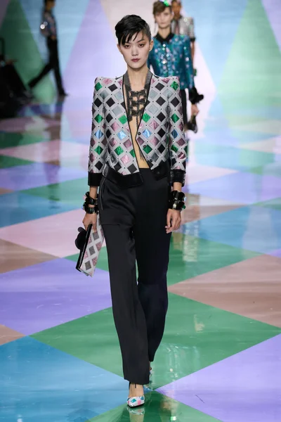 Look 10